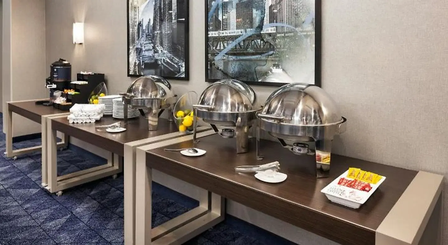 Courtyard by Marriott Chicago Downtown/River North Restaurant