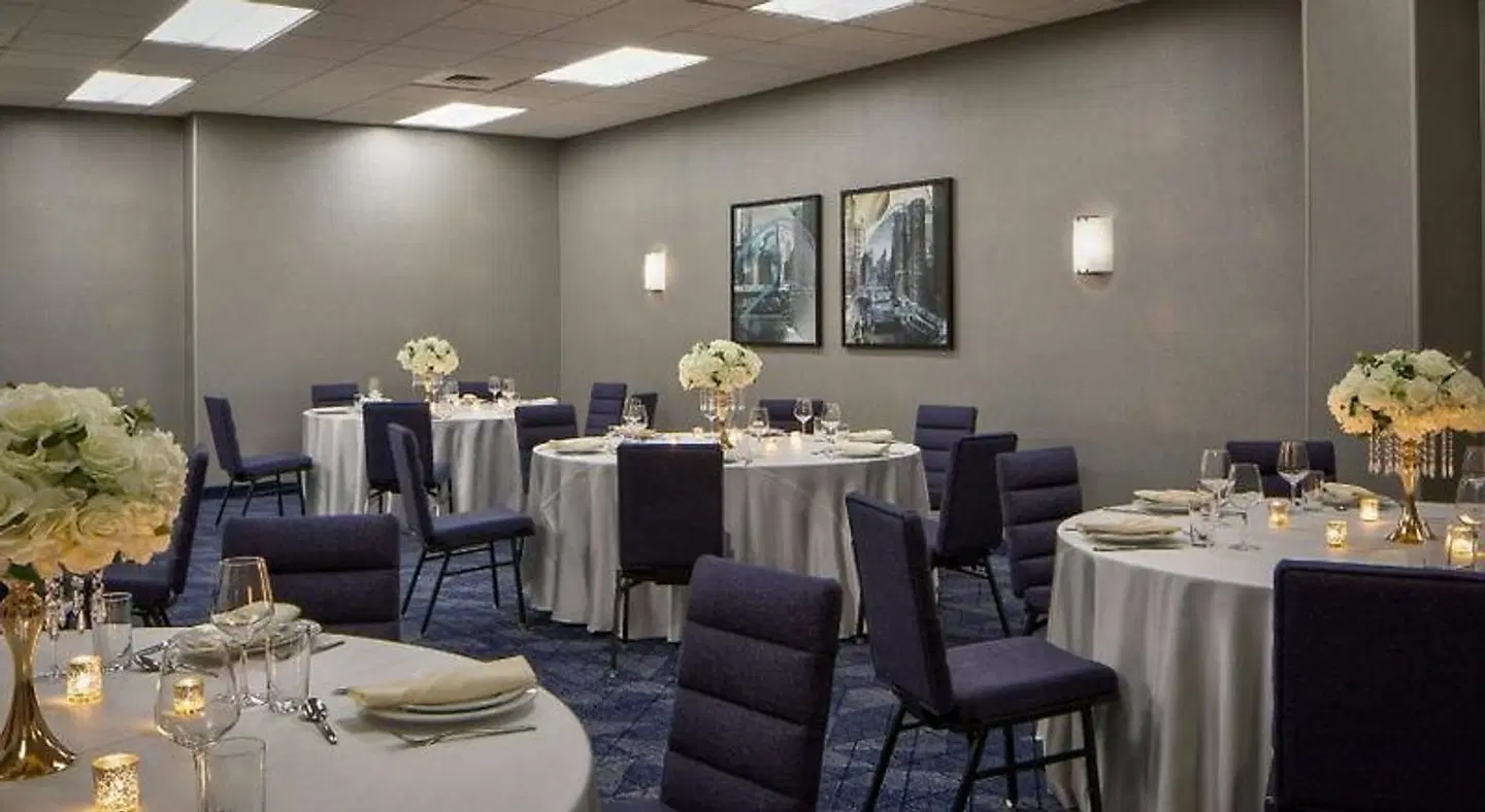Courtyard by Marriott Chicago Downtown/River North Restaurant