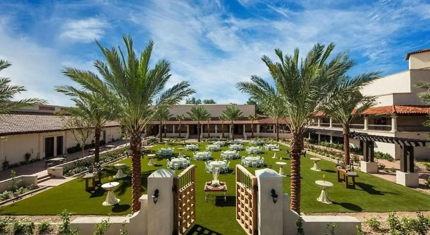 Scottsdale Resort EXTERIOR