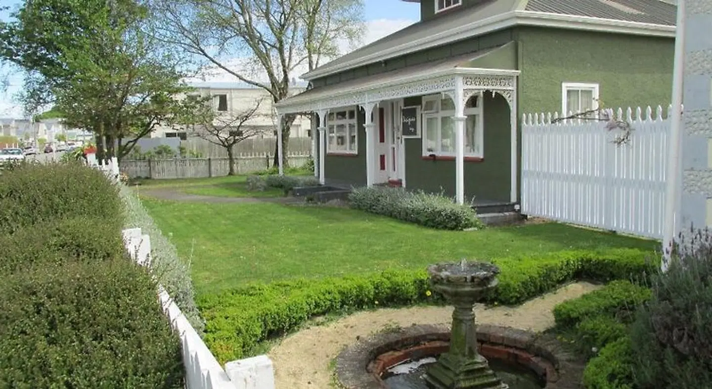 Designer Cottage EXTERIOR