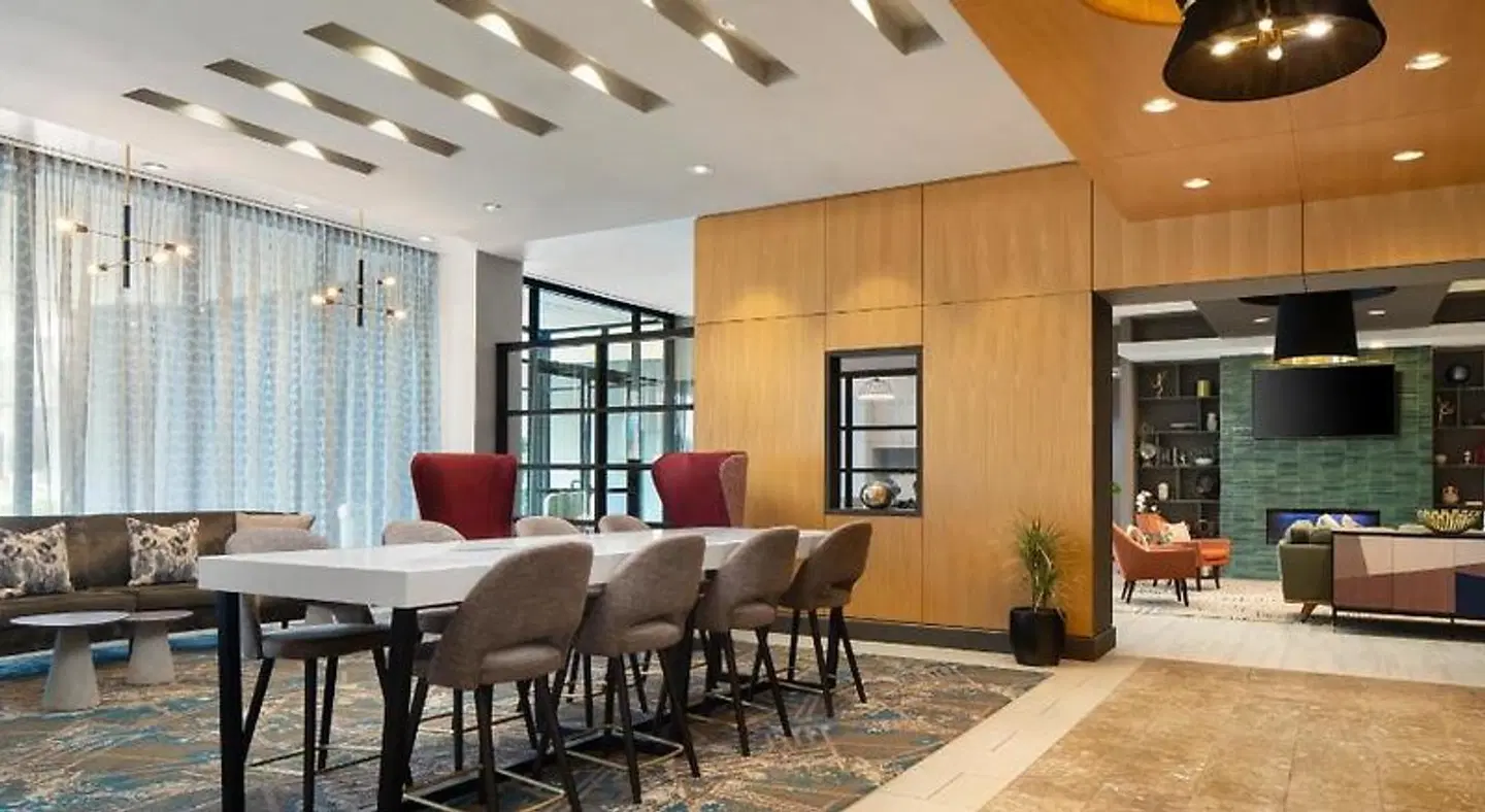 Hilton Hartford LOUNGE_LOBBY