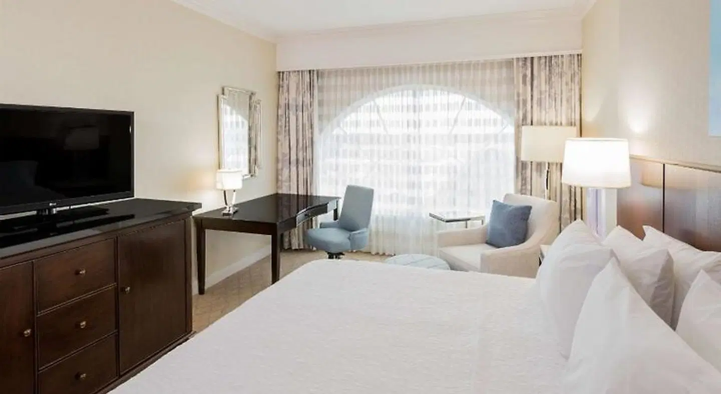 Hampton Inn & Suites-South Park at Phillips Place ROOM_EXAMPLE