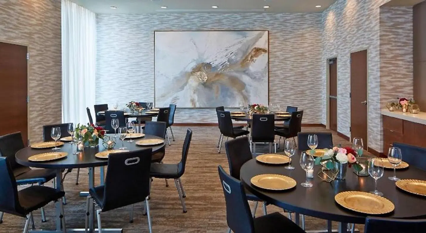 AC Hotel by Marriott Des Moines East Village Restaurant