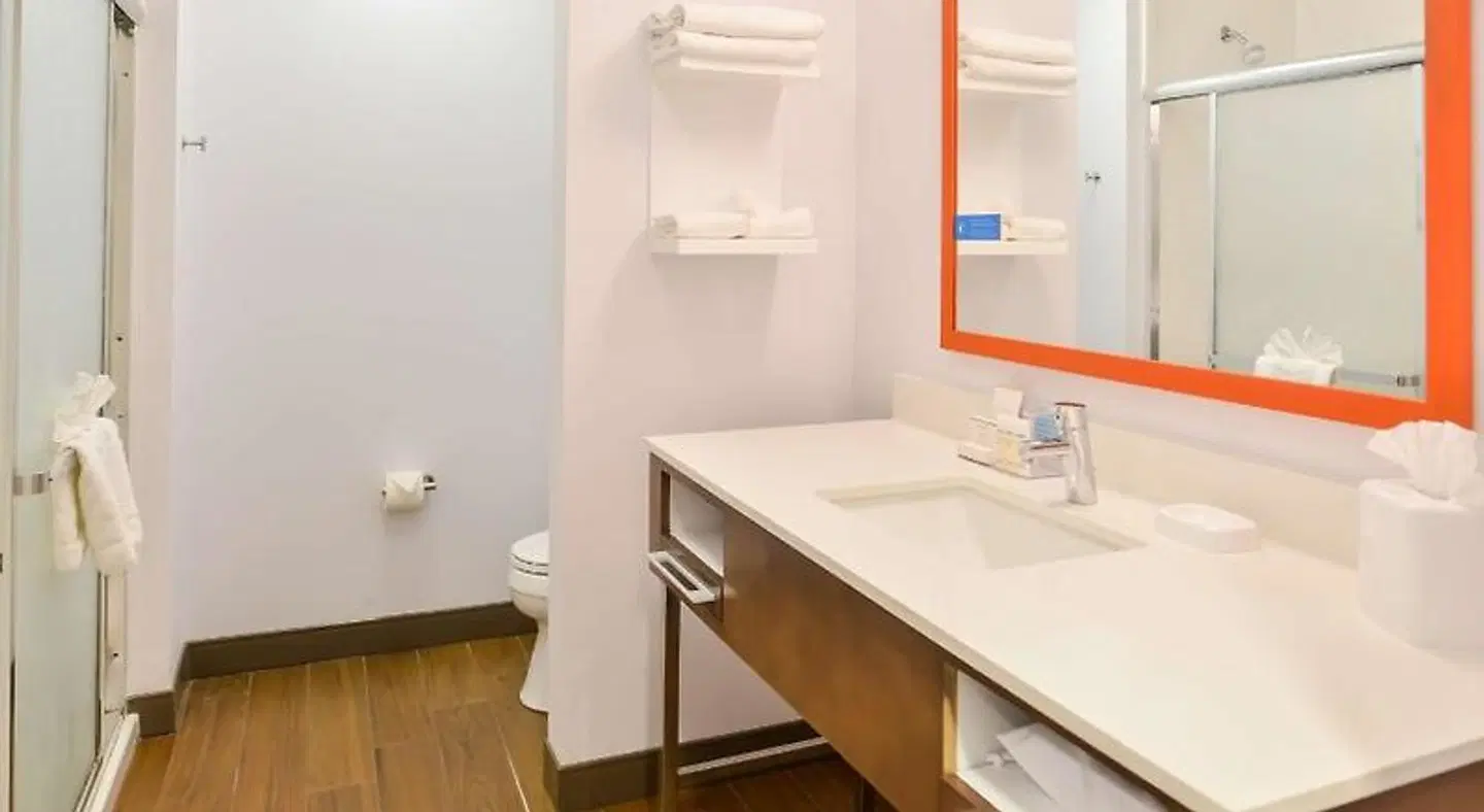 Hampton Inn Statesville Badezimmer