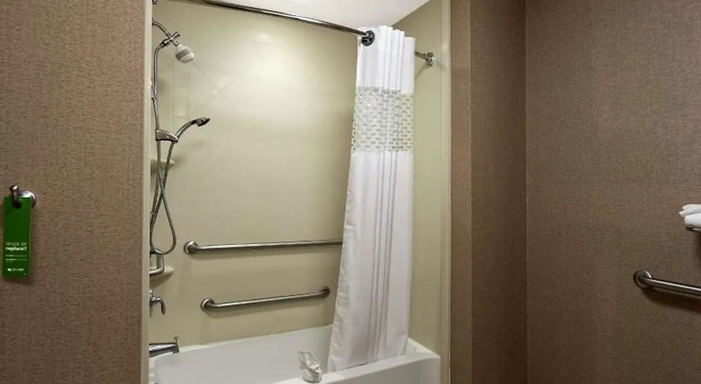 Hampton Inn Statesville Badezimmer