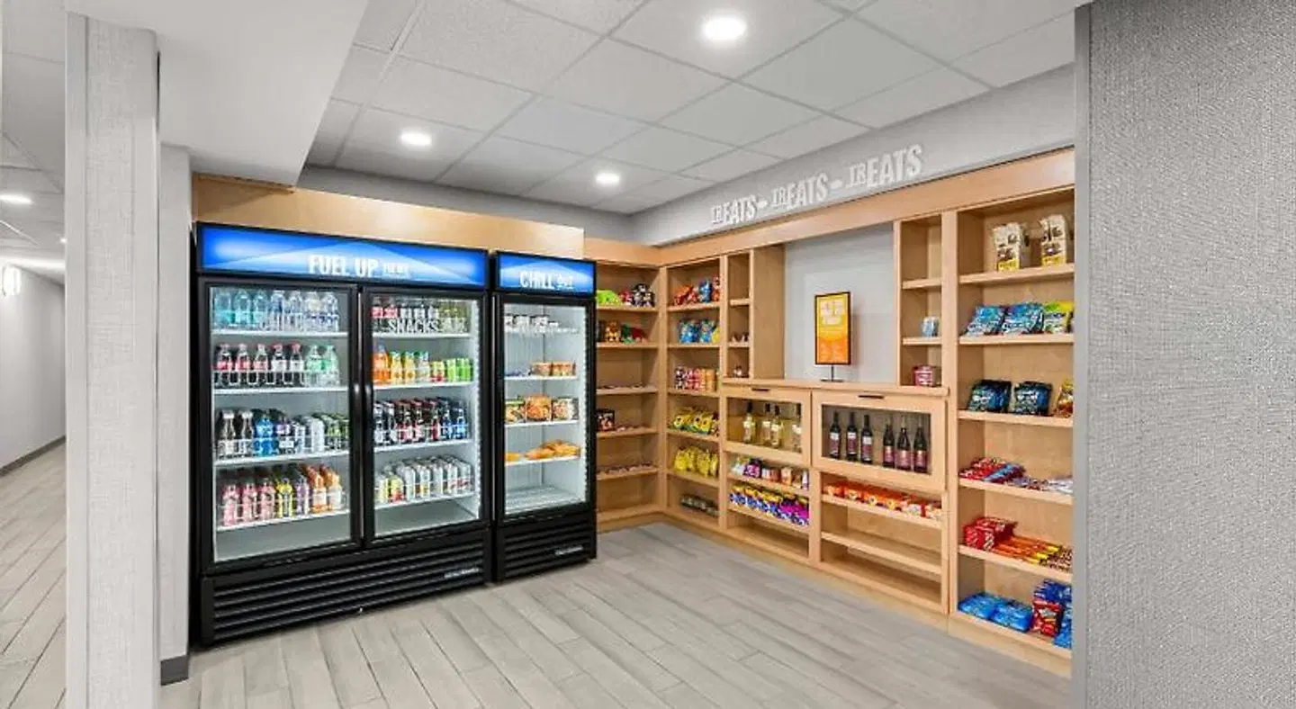Hampton Inn & Suites Charlotte-Airport Bar