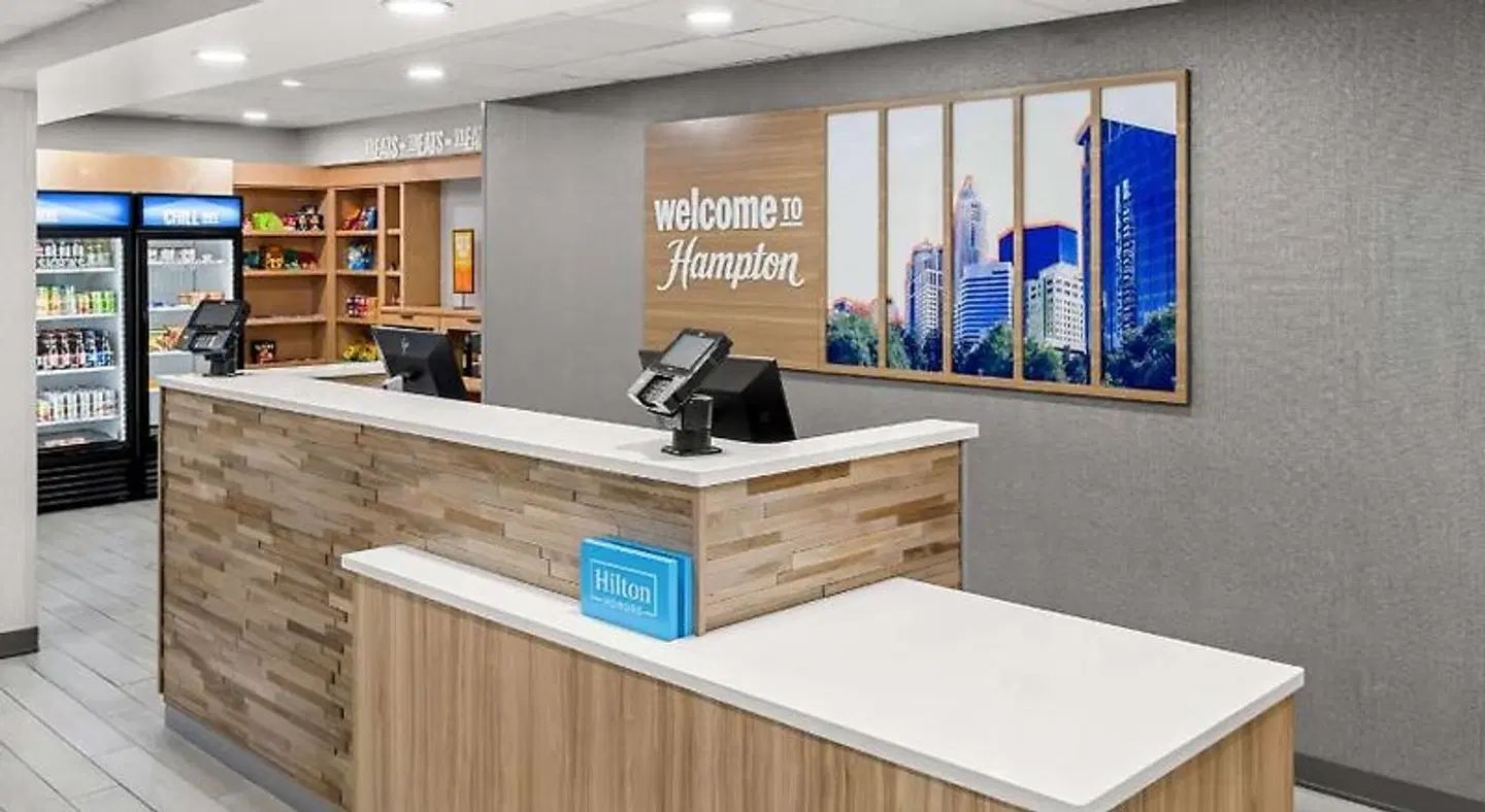 Hampton Inn & Suites Charlotte-Airport LOUNGE_LOBBY