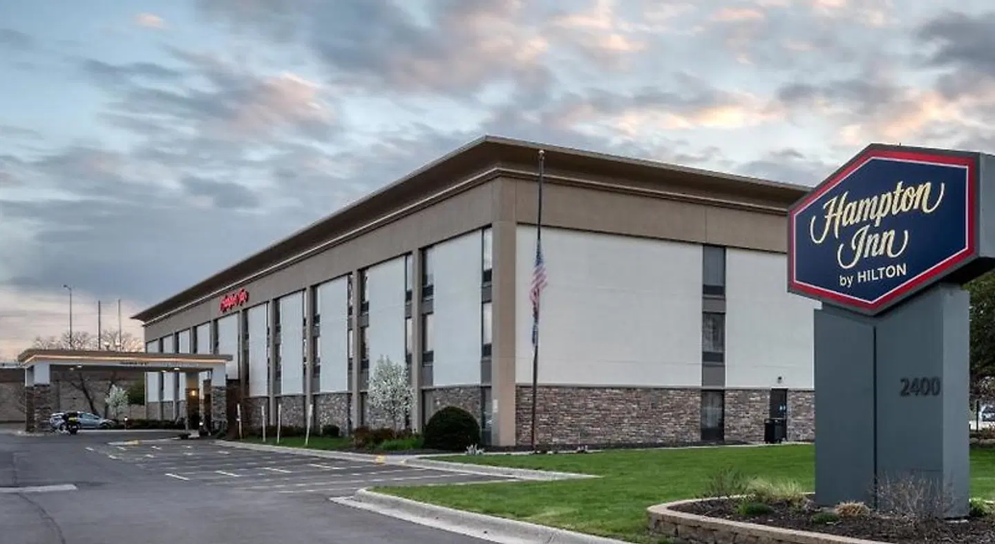 Hampton Inn Janesville EXTERIOR