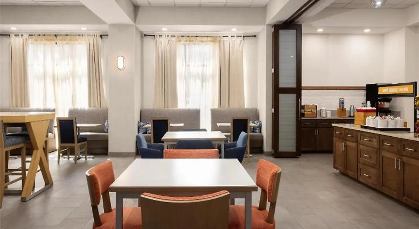Hampton Inn Williamsburg ROOM_EXAMPLE