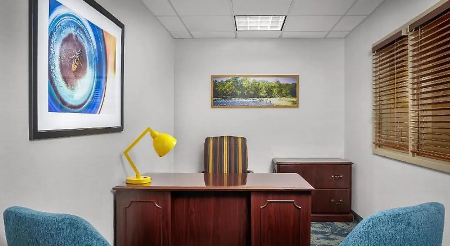 Hampton Inn & Suites Clinton ROOM_EXAMPLE