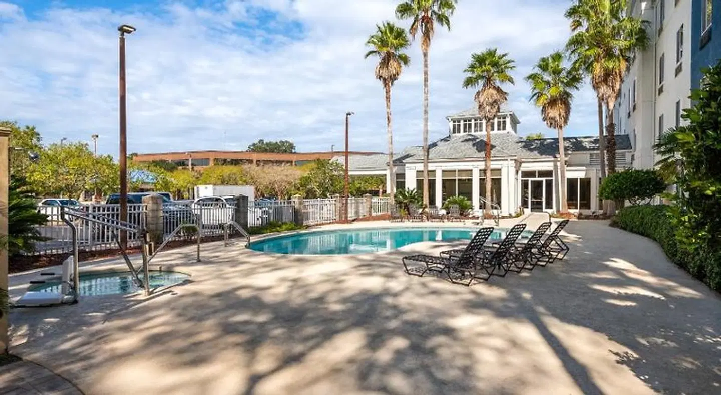 Hilton Garden Inn Tallahassee OUTDOOR_POOL