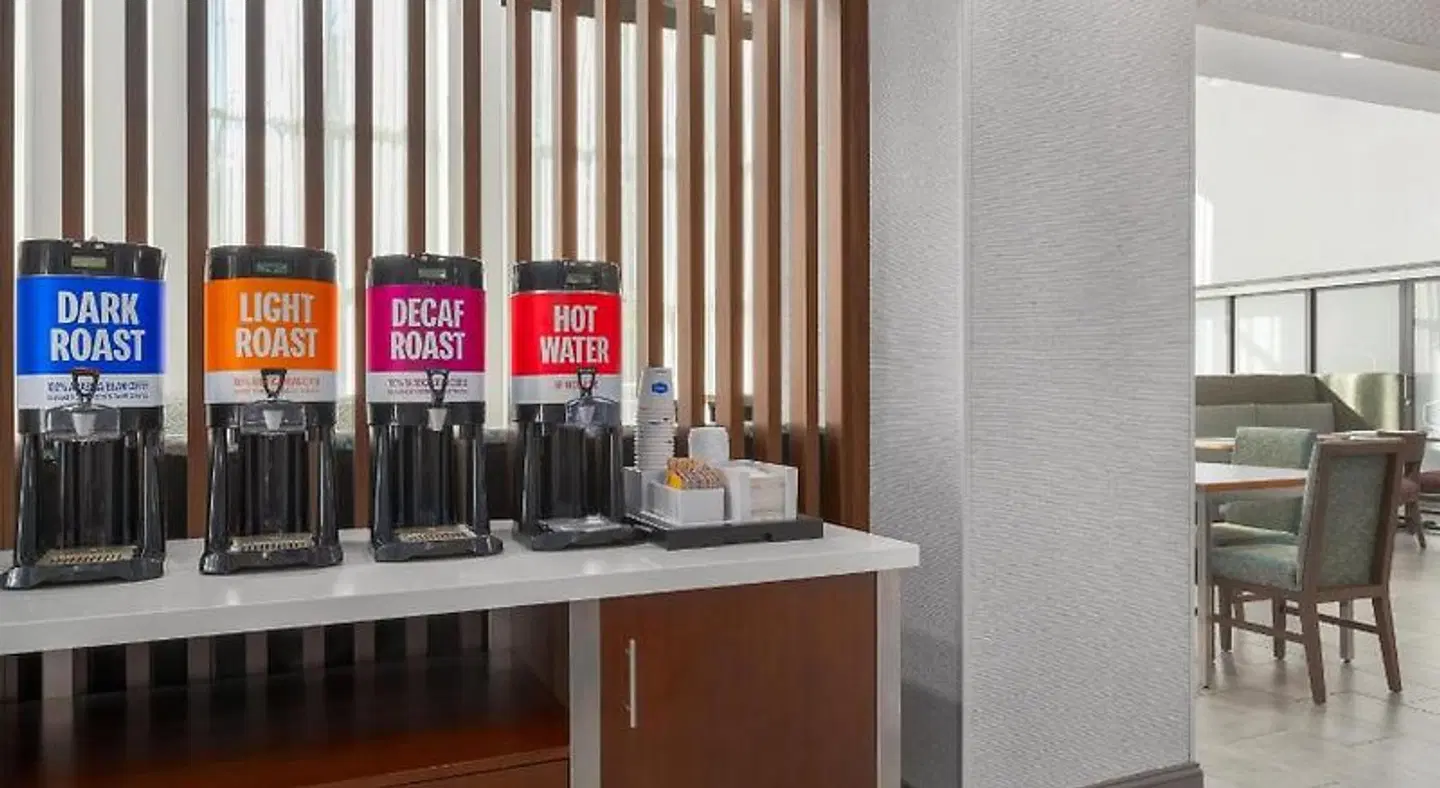 Hampton Inn & Suites Charlotte-Arrowood Rd. ROOM_EXAMPLE