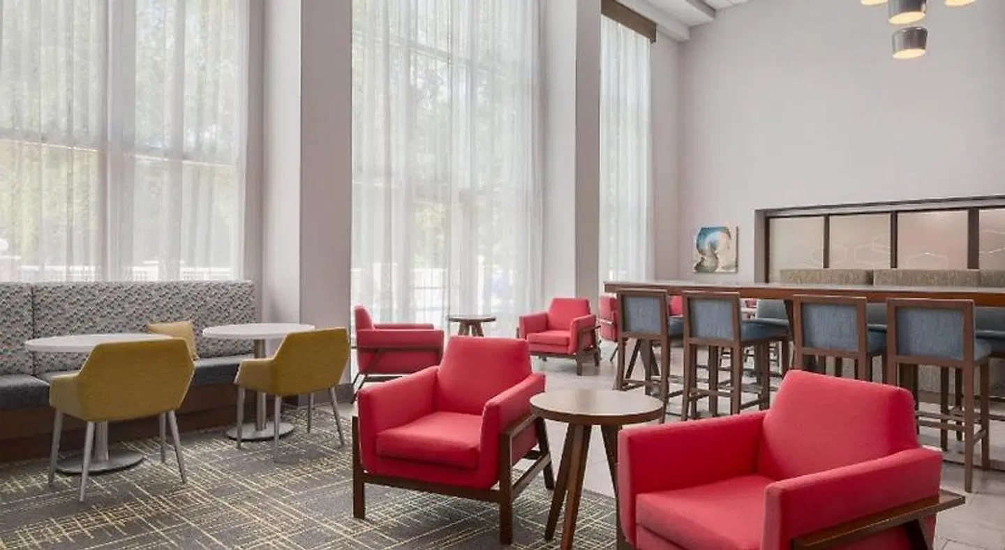 Hampton Inn & Suites Charlotte-Arrowood Rd. Bar