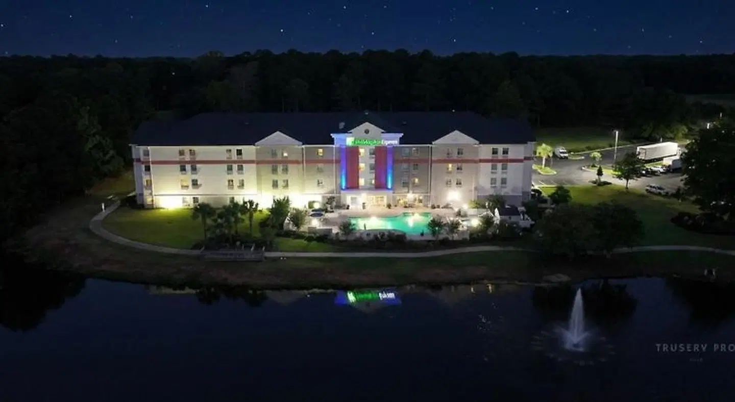 Holiday Inn Express Myrtle Beach-Broadway@The Bch by IHG EXTERIOR