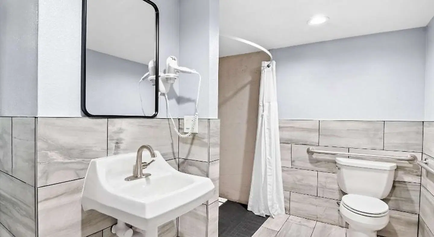 SureStay Hotel by Best Western Buena Park Anaheim Badezimmer