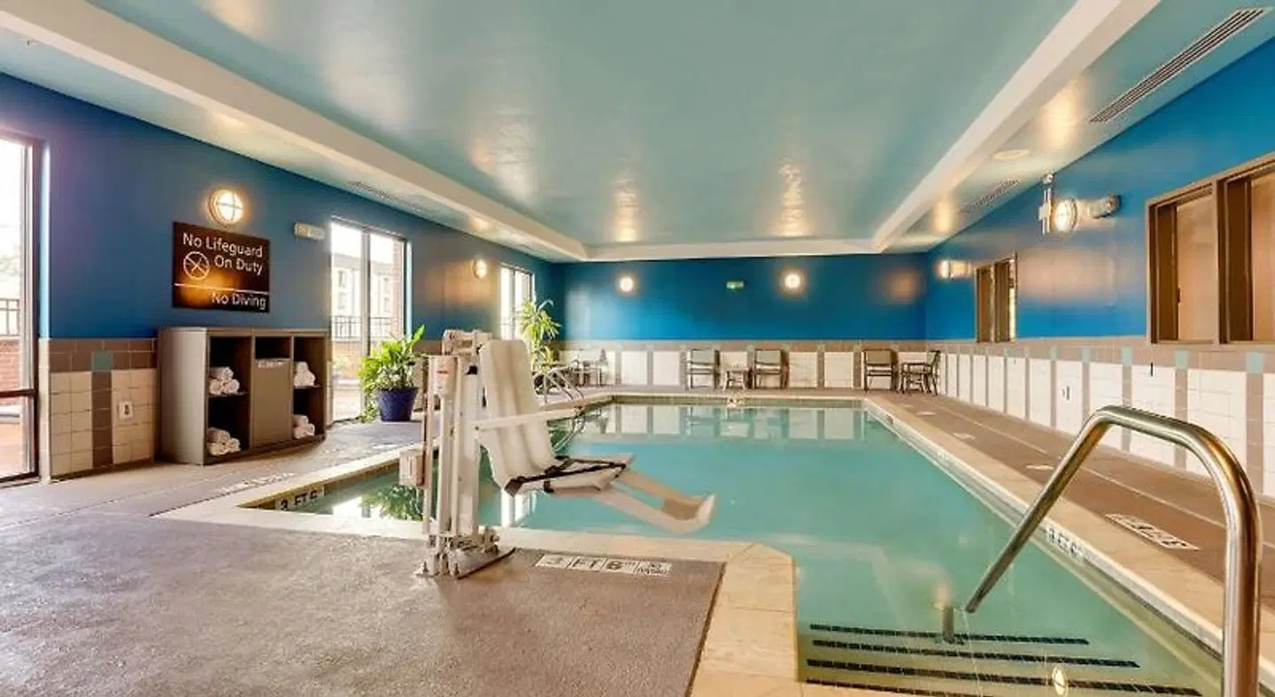 Hampton Inn & Suites Rome Hallenbad