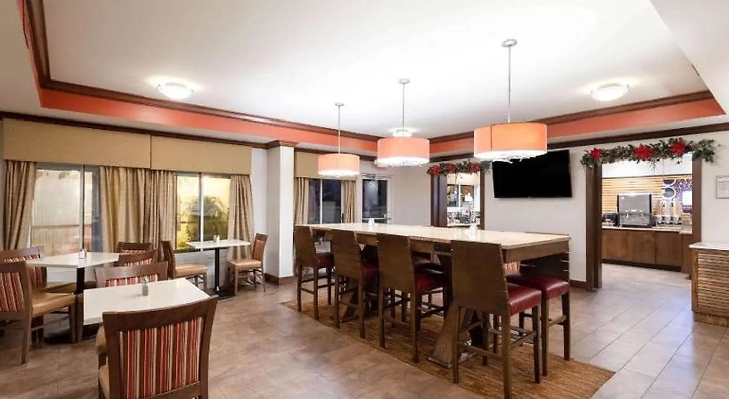 La Quinta Inn & Suites by Wyndham Pigeon Forge Bar