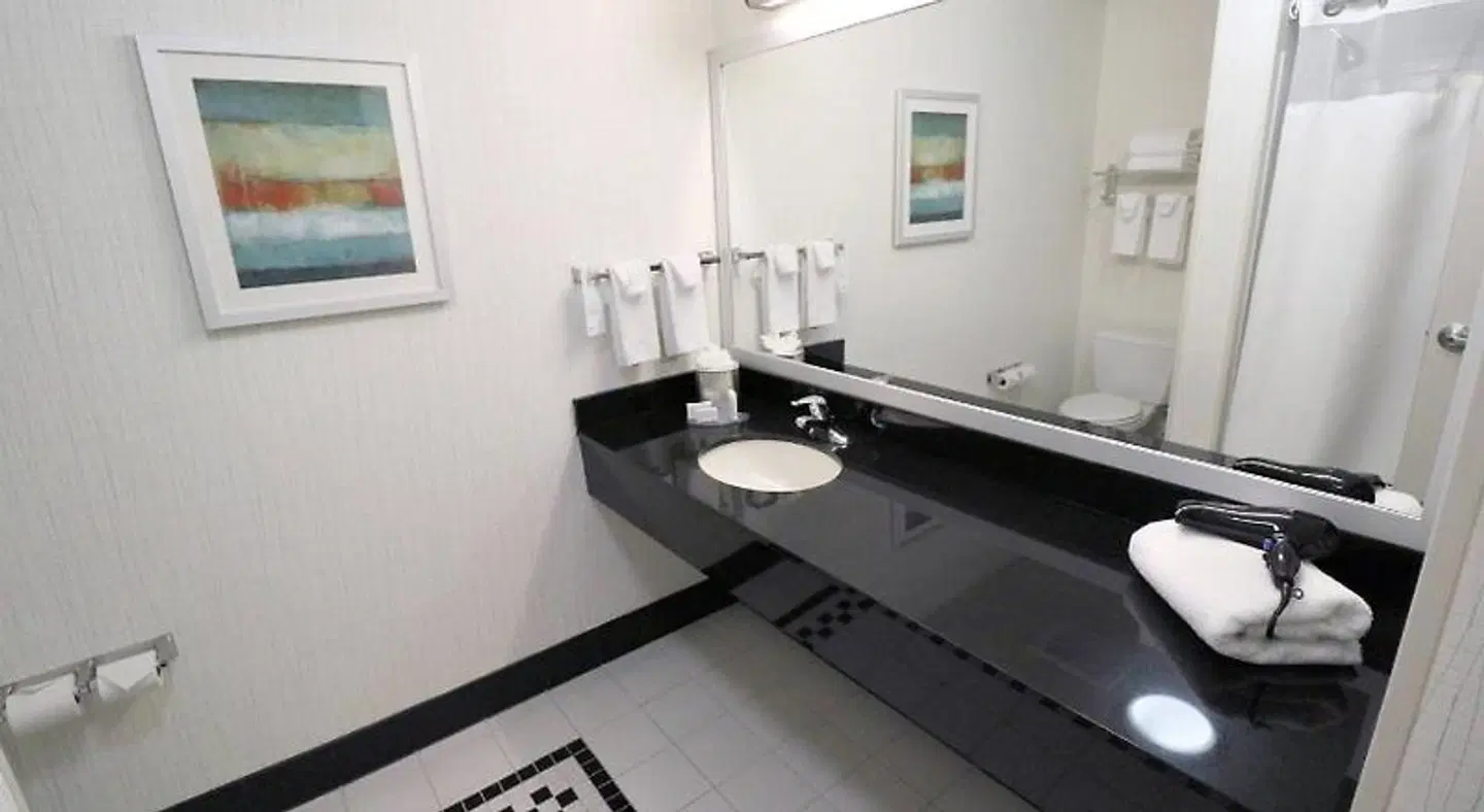Fairfield by Marriott Inn & Suites Des Moines Airport Badezimmer