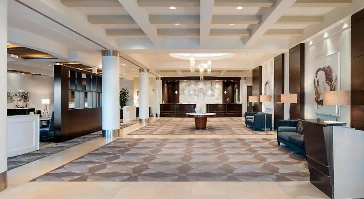 Sheraton Cavalier Calgary Hotel LOUNGE_LOBBY