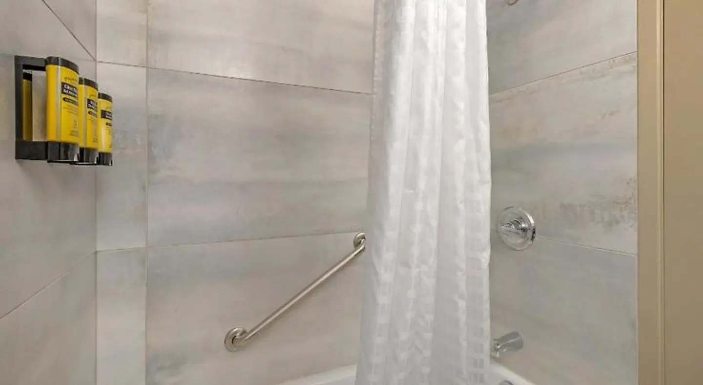 Best Western Plus Pembina Inn & Suites Badezimmer