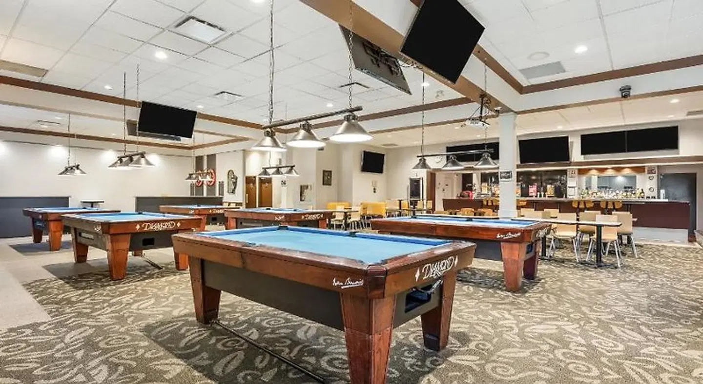 Days Inn by Wyndham Airdrie OUTDOOR_POOL