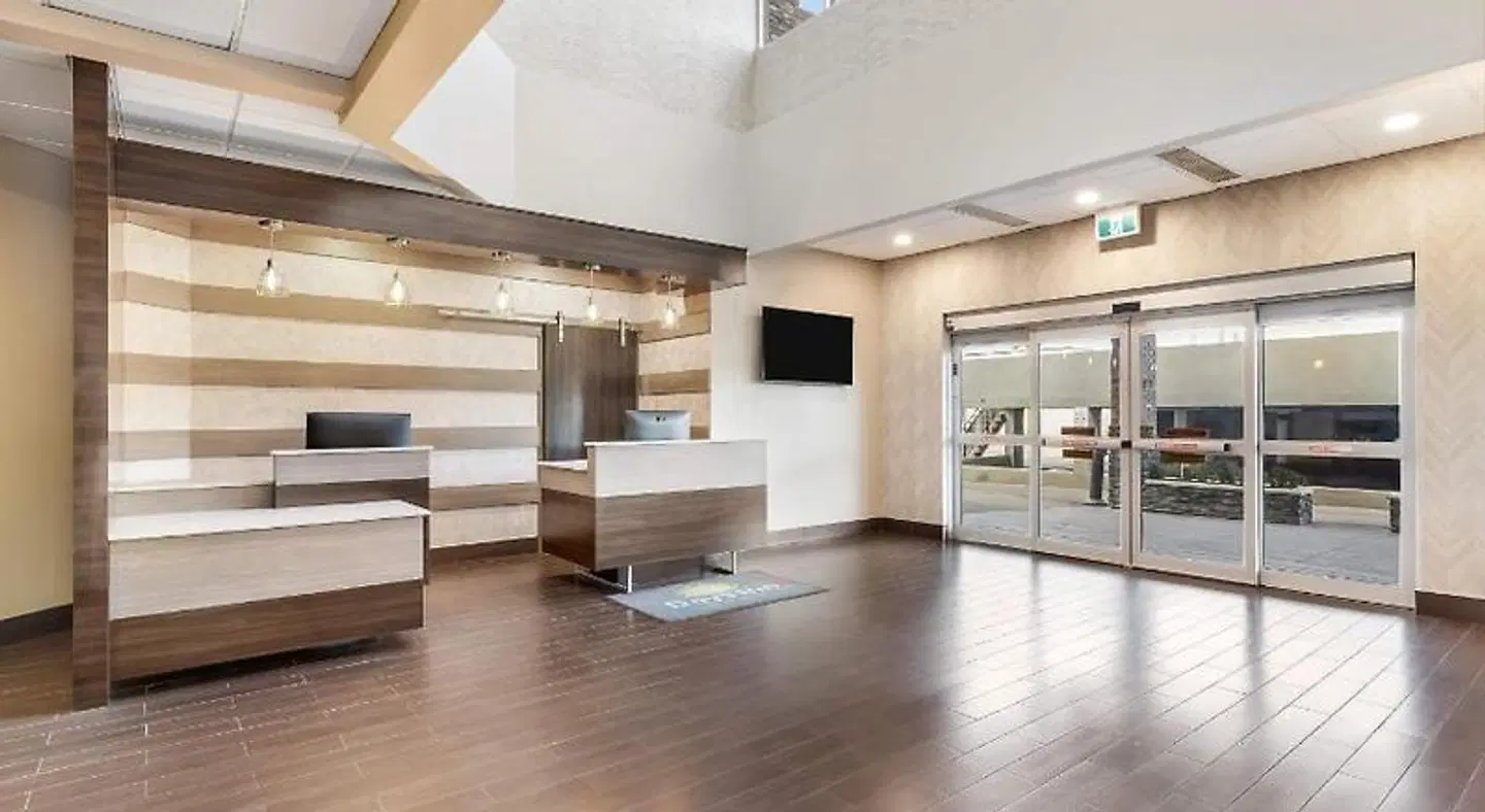 Days Inn by Wyndham Airdrie LOUNGE_LOBBY