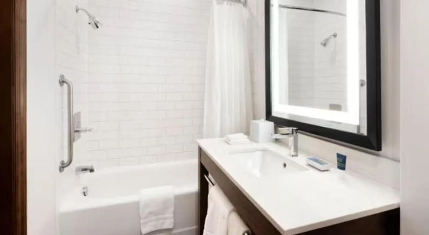 Four Points by Sheraton Calgary Airport Badezimmer