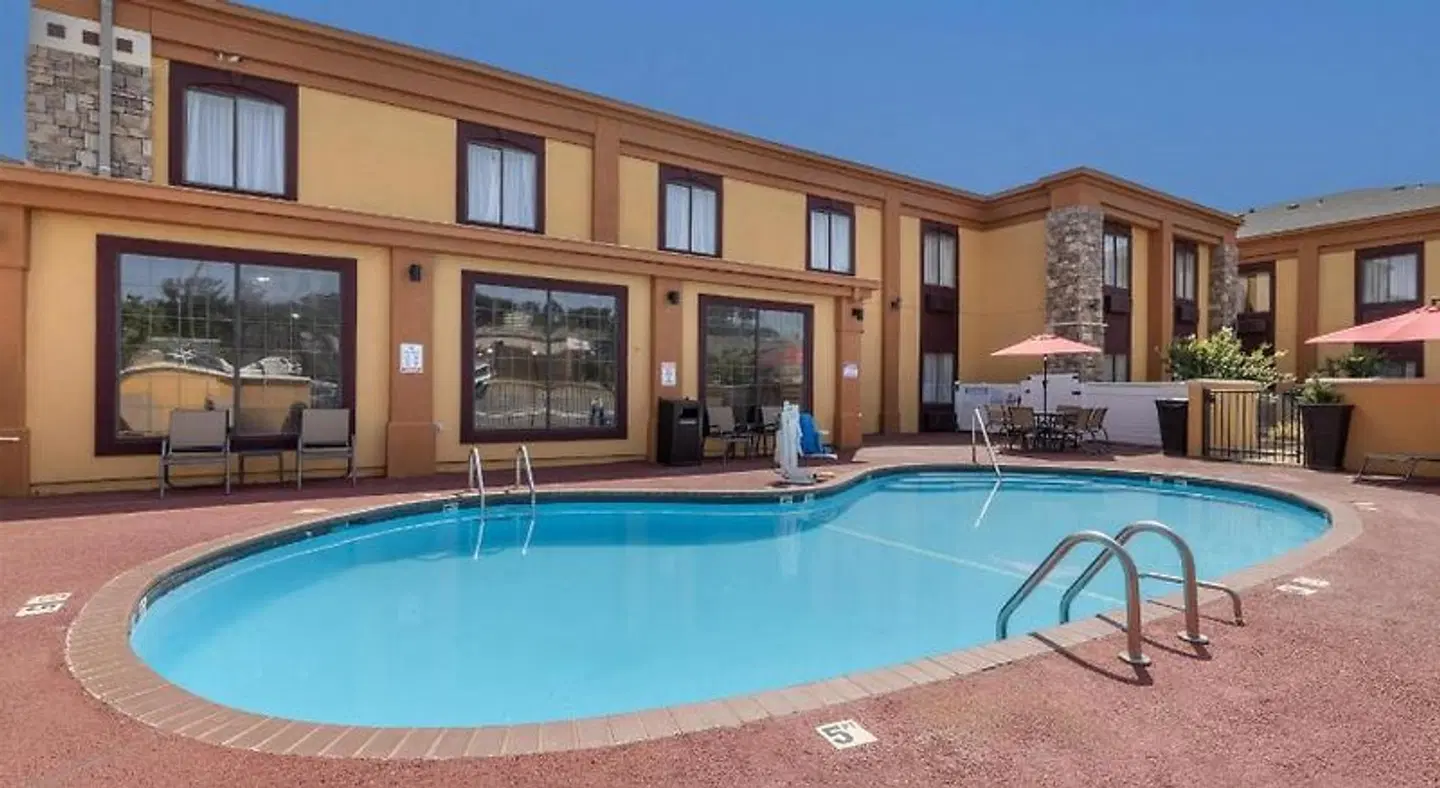 Best Western Aspen Hotel OUTDOOR_POOL