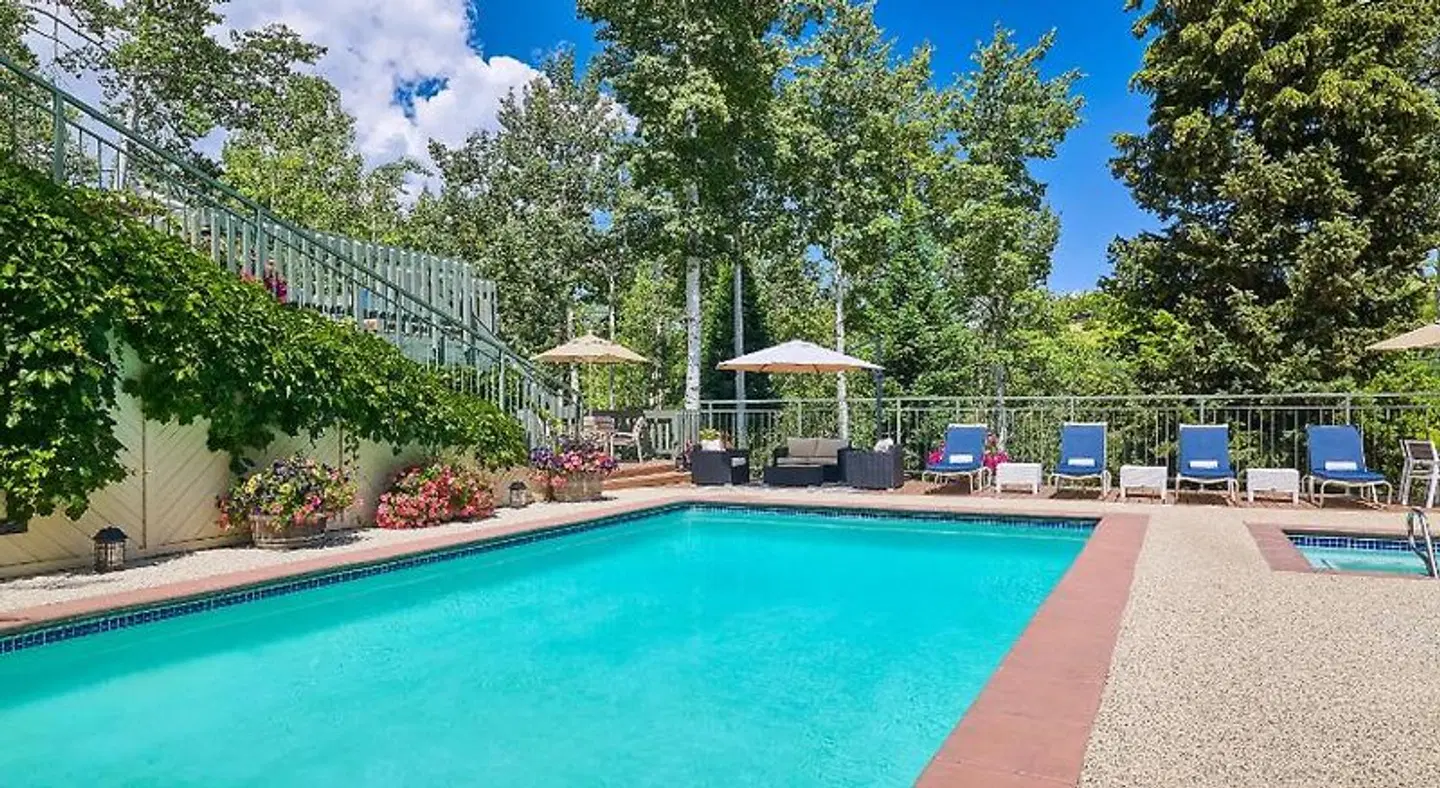 Top Of The Village OUTDOOR_POOL