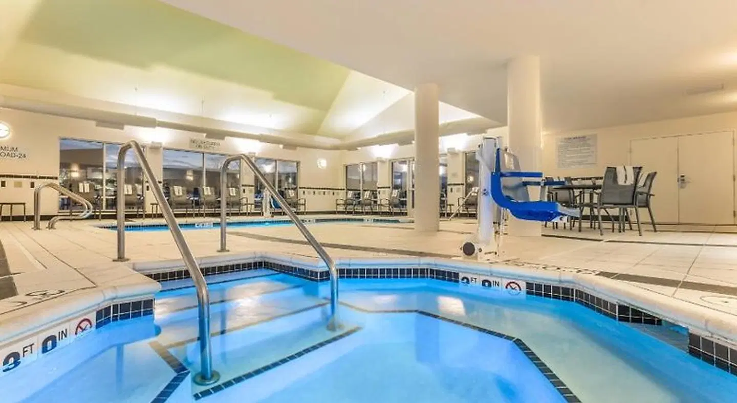 Fairfield by Marriott Inn & Suites Madison East Hallenbad