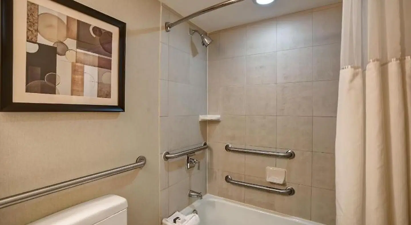 DoubleTree by Hilton Downtown Wilmington - Legal District Badezimmer