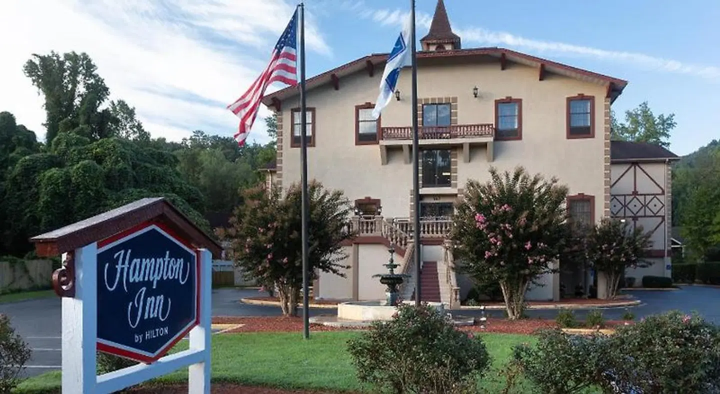 Hampton Inn Helen EXTERIOR