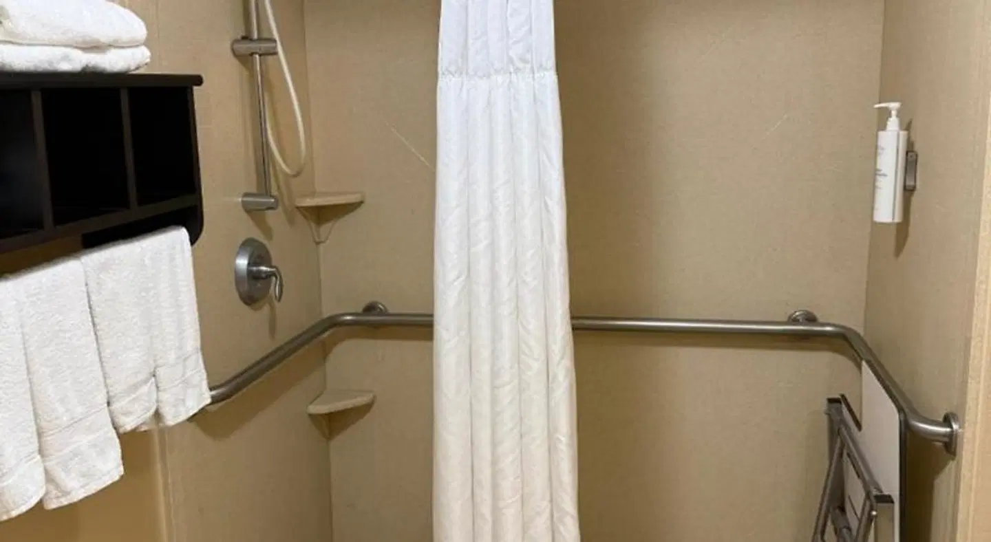 Hampton Inn Harrisburg/Grantville/Hershey Badezimmer