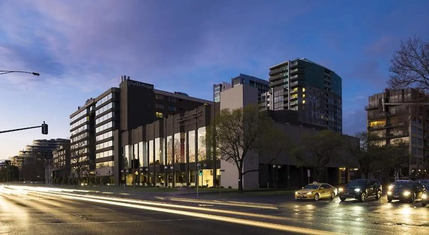 Pullman Melbourne Albert Park EXTERIOR