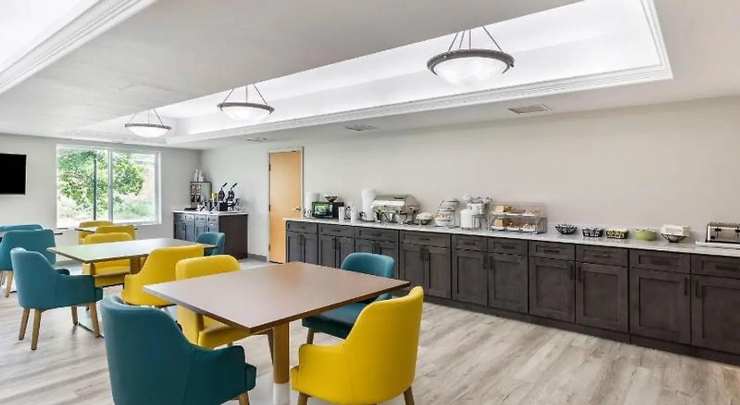 Comfort Inn & Suites Bar