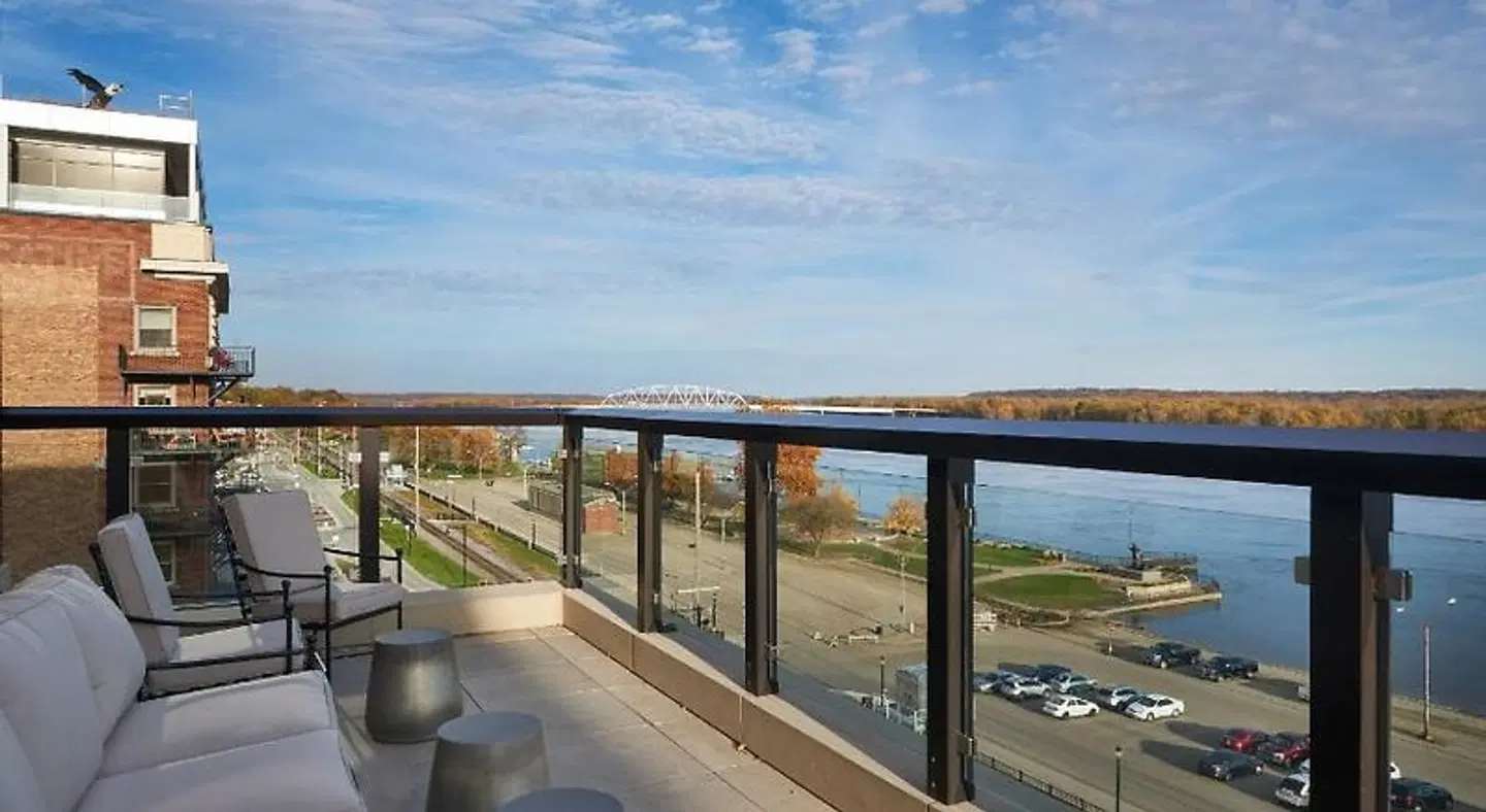 The Merrill Hotel Muscatine - Tribute Portfolio Terrasse