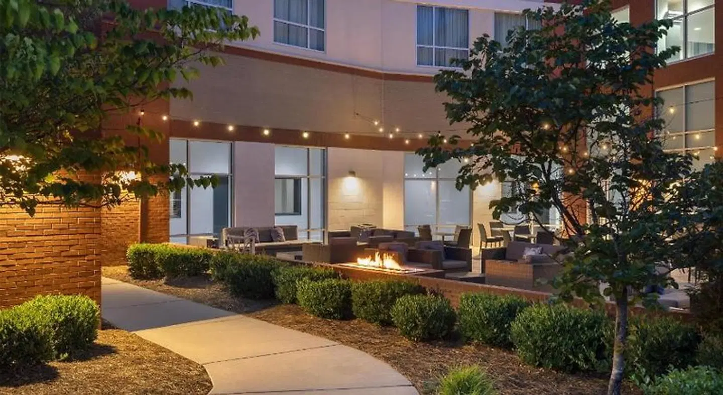 Embassy Suites by Hilton Charlotte Ayrsley EXTERIOR