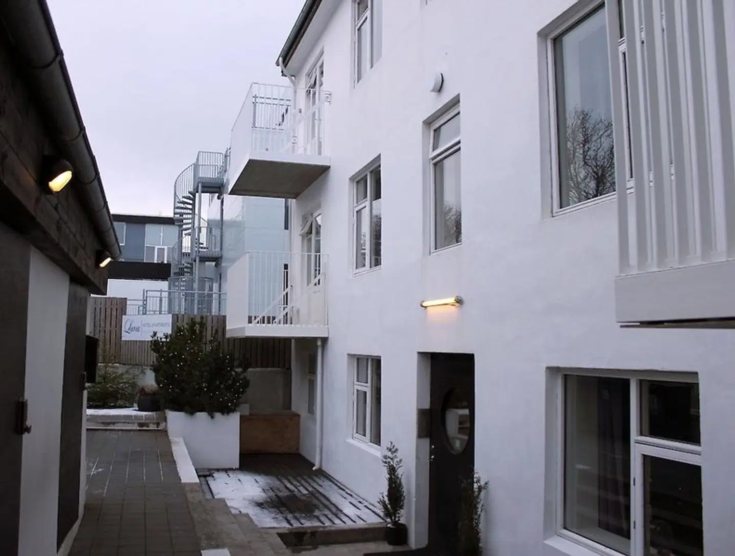 Astro Apartments EXTERIOR
