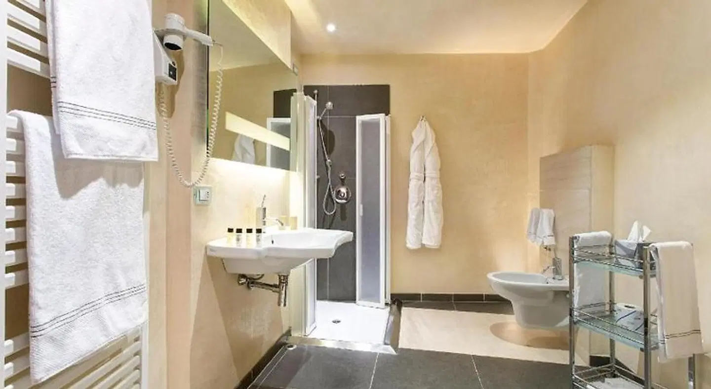 Grand Hotel Cavour Badezimmer
