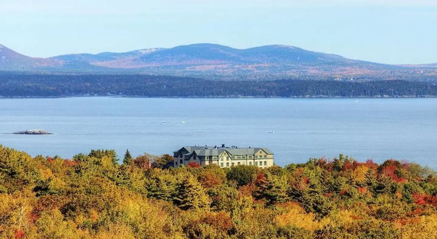 Hampton Inn Bar Harbor LANDSCAPE