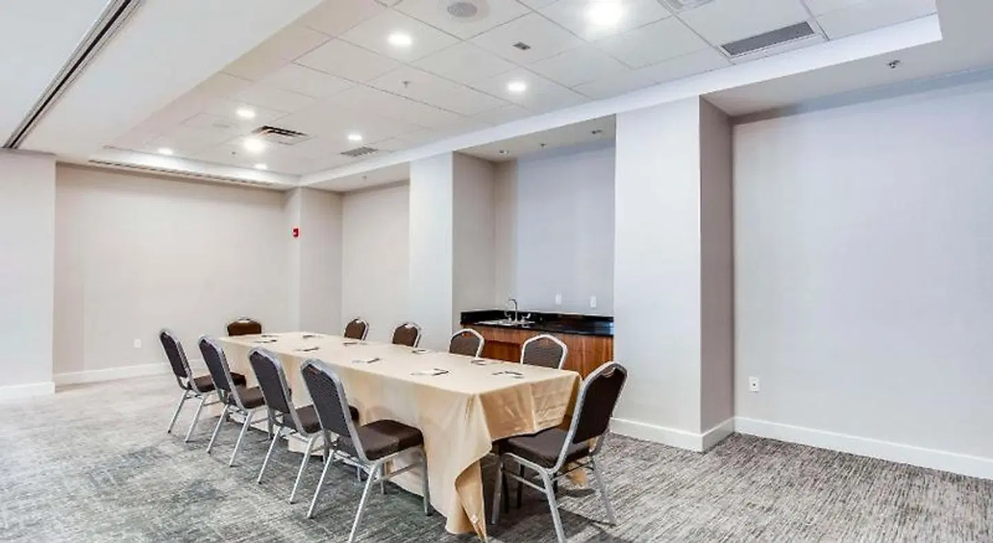Embassy Suites by Hilton Louisville East Konferenz