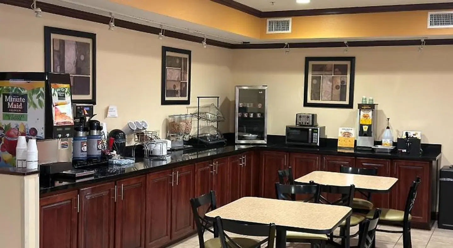 Americas Best Value Inn St. Robert Restaurant