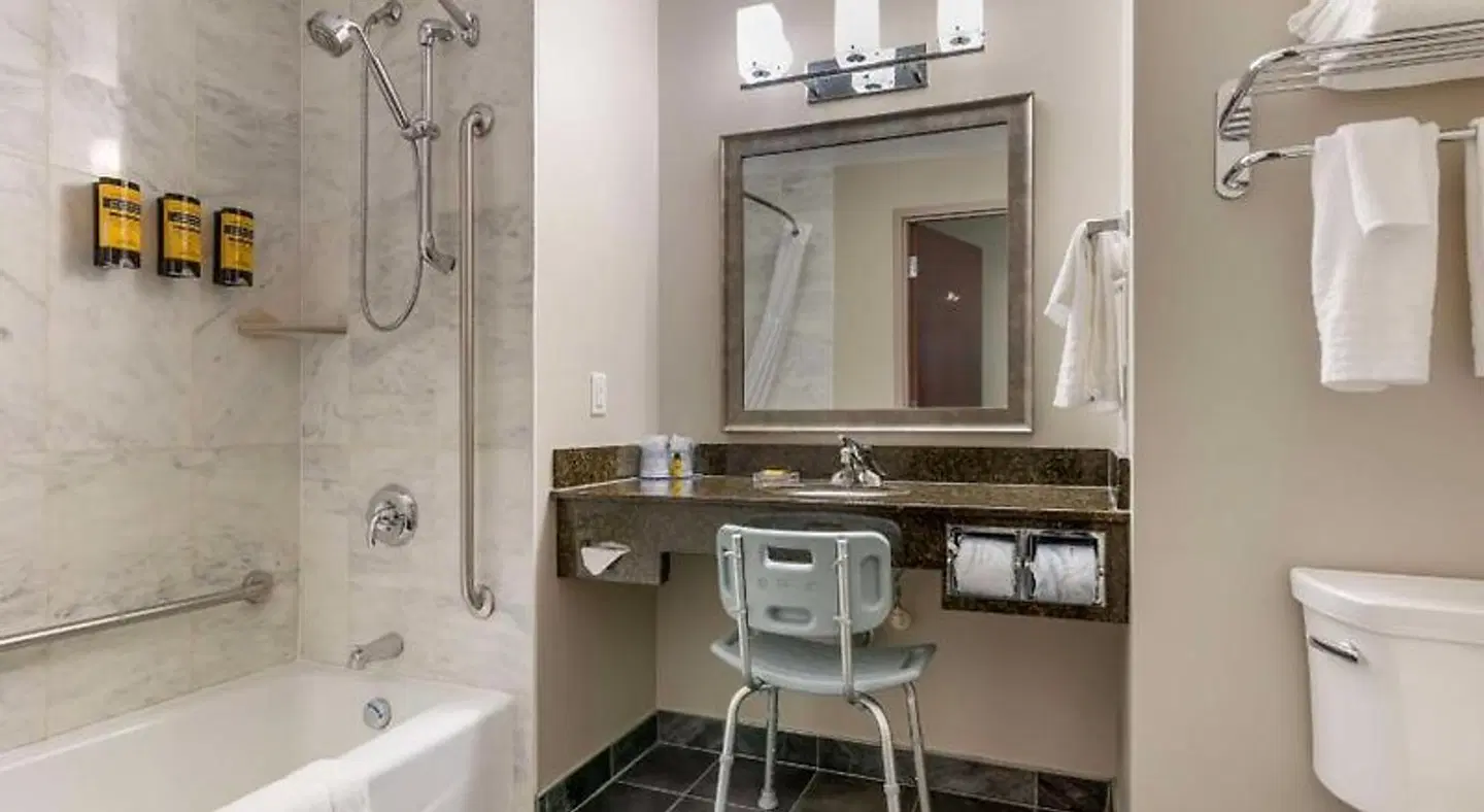 Best Western Plus Brandon Inn Badezimmer