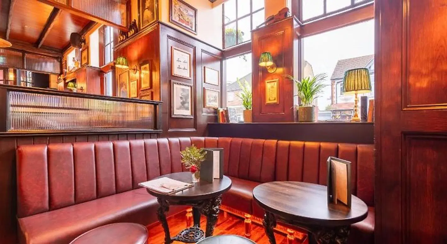 The Royal Oak LOUNGE_LOBBY