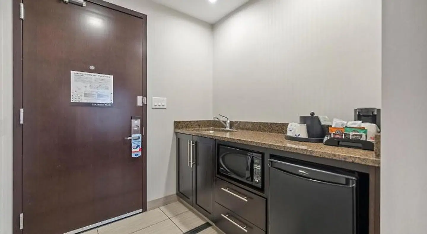 Hampton Inn by Hilton Winnipeg Airport/Polo Park ROOM_EXAMPLE