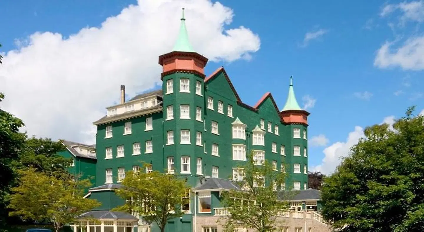 Metropole Hotel and Spa EXTERIOR