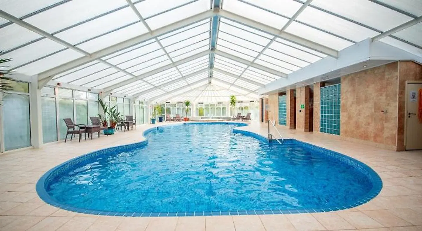 Metropole Hotel and Spa Hallenbad