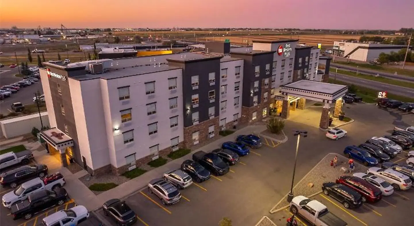 Best Western Plus Service Inn & Suites EXTERIOR
