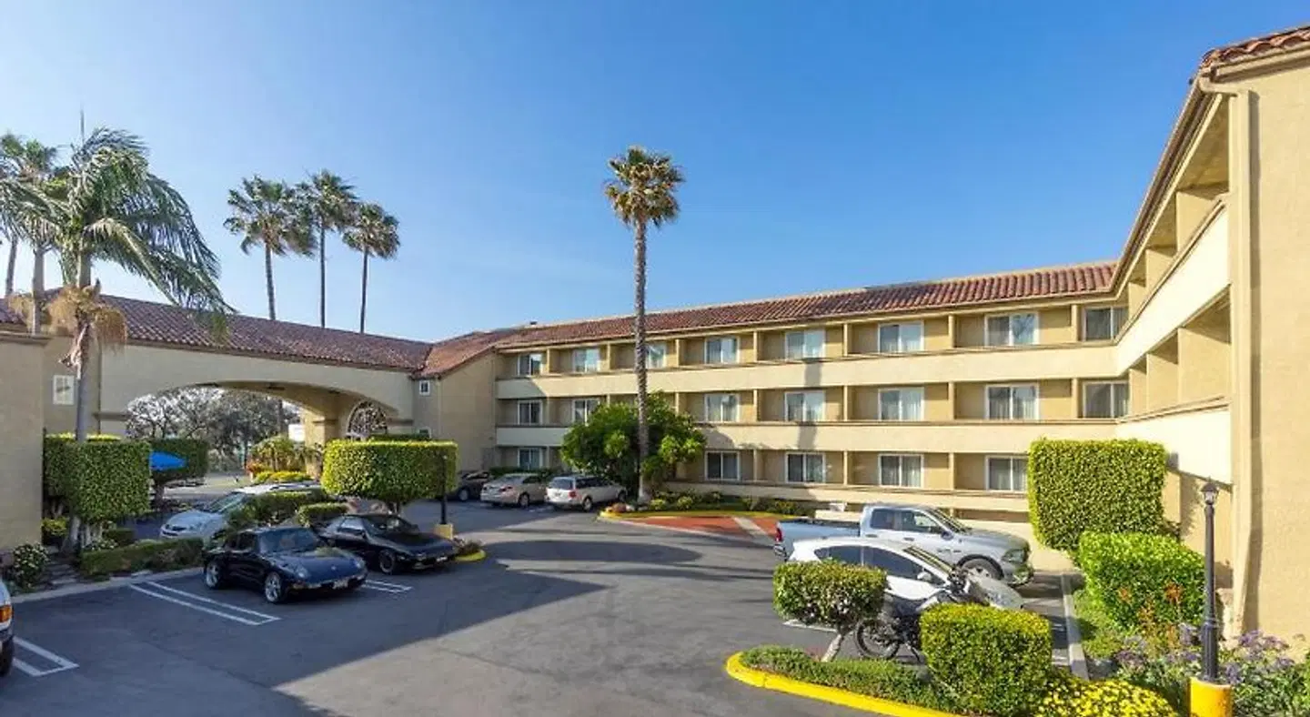 Best Western PLUS Newport/Costa Mesa EXTERIOR