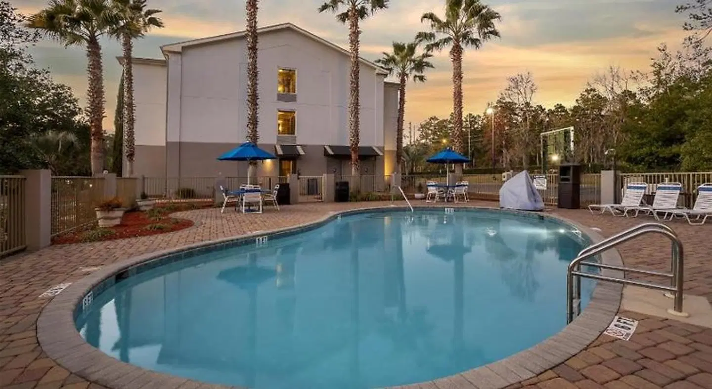 Best Western Plus Tallahassee North OUTDOOR_POOL